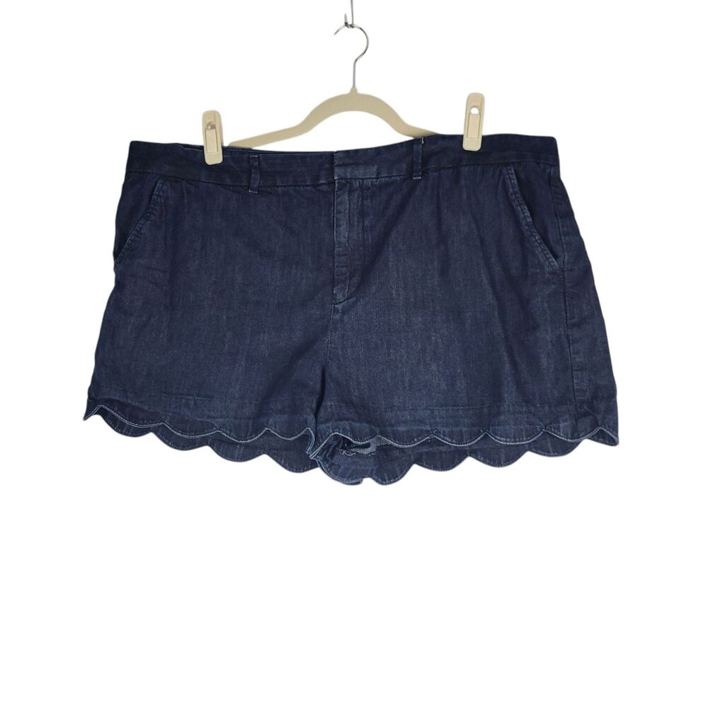 LOFT Made and Loved Womens Scalloped Refined Denim Shorts Rinse Wash Sz 34 (18)